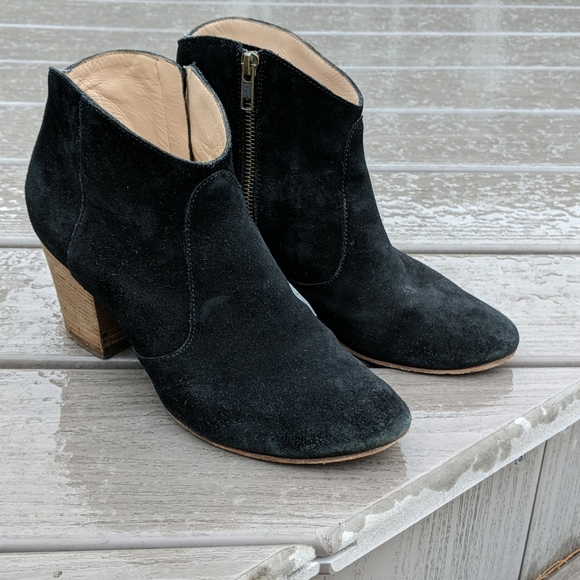 Club Monaco black suede side 9 zipper ankle Size 9 - Picture 2 of 16